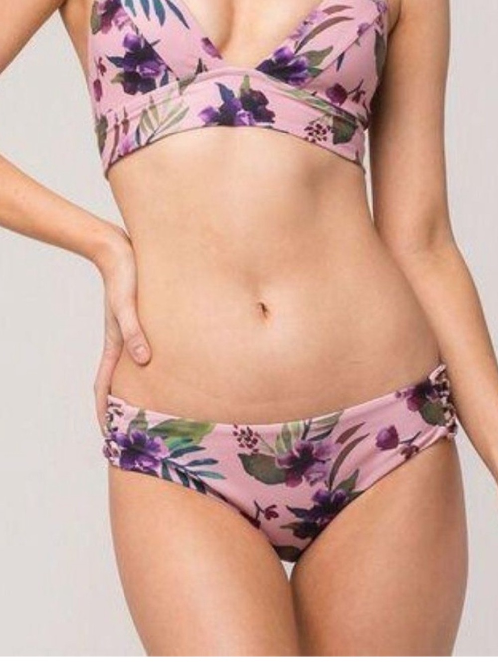 Byrds of paradise purple and pink floral bikini bottom size medium nwot.